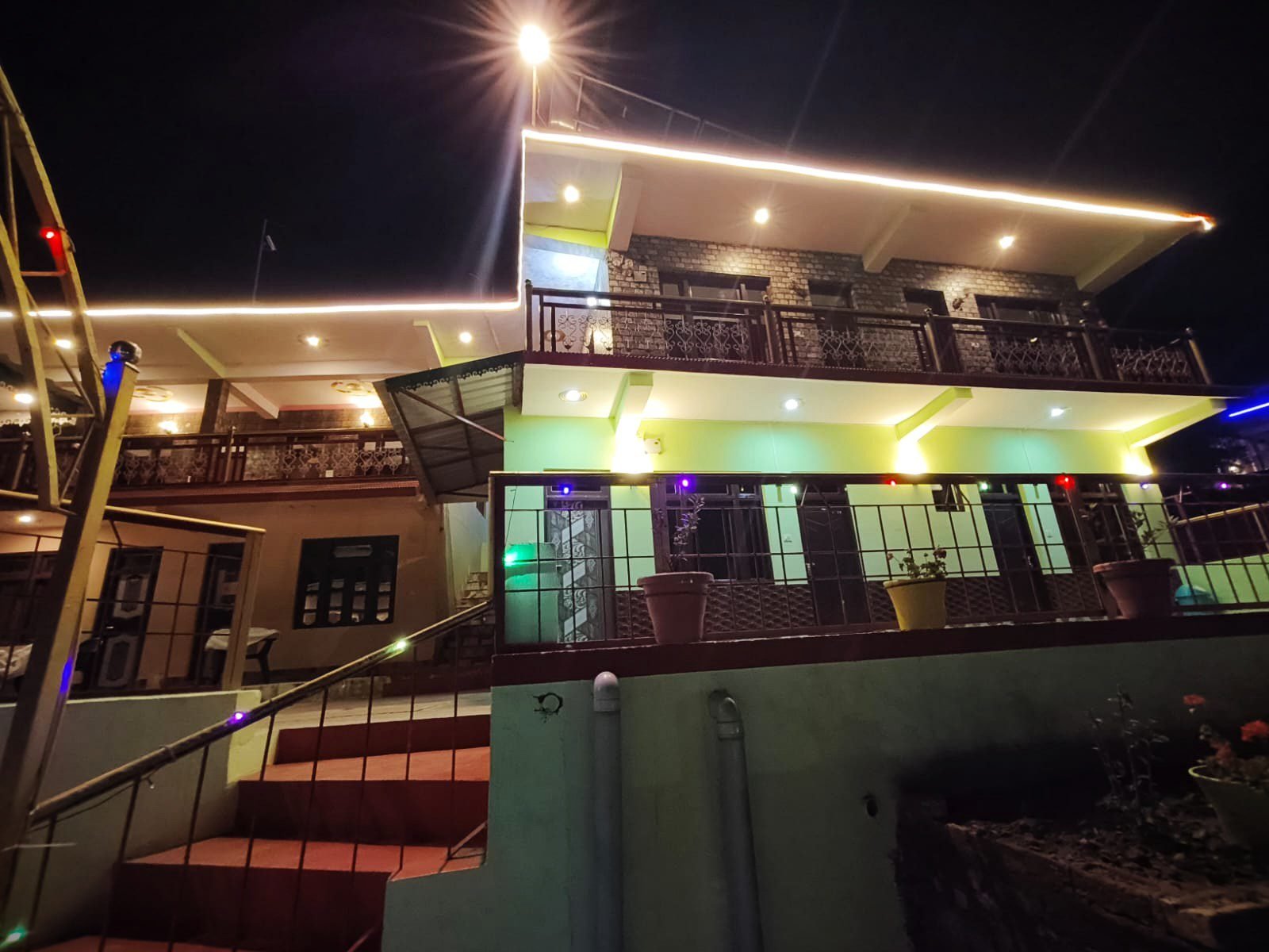 Yash Homestay Kainchi Dham
